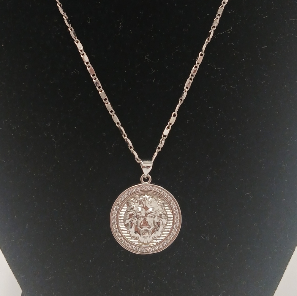 New 18k White Goldplated Necklace With Lion Coin Parve Pendant Never Worn - Picture 10 of 12